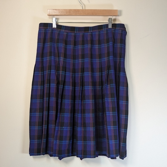 Pendleton Dresses & Skirts - 🌸 Vintage Pendleton Wool Skirt - Perfectly Plaid and Playful! 🌸